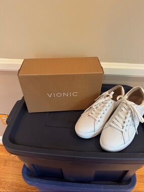 Vionic Cream Leather Lace-Up Sneakers NEW